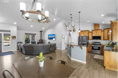 491 Oakwood Dr, Oakland, OR 97462 - Photo 3