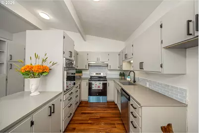 1233 1st St, Springfield, OR 97477 - Photo 9