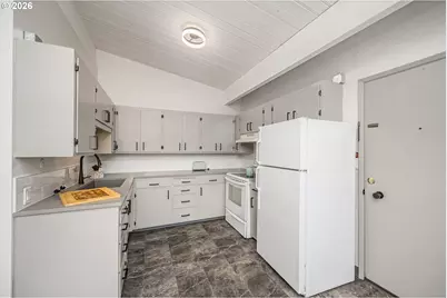 1233 1st St, Springfield, OR 97477 - Photo 27