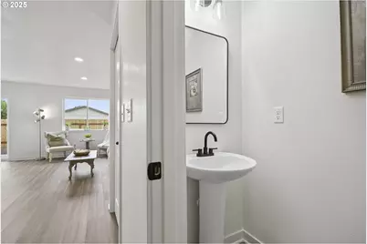 705 S 9th Ave, Kelso, WA 98626 - Photo 5