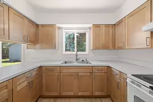 1574 SE Spruce St, Hillsboro, OR 97123 - Photo 13