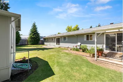 1574 SE Spruce St, Hillsboro, OR 97123 - Photo 5