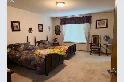 1344 Regency Dr, Eugene, OR 97401 - Photo 9