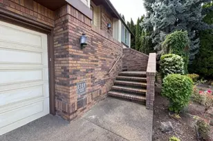 1344 Regency Dr, Eugene, OR 97401 - Photo 3
