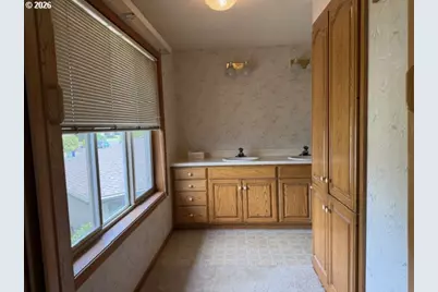 1344 Regency Dr, Eugene, OR 97401 - Photo 23