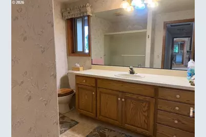 1344 Regency Dr, Eugene, OR 97401 - Photo 17