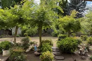 1344 Regency Dr, Eugene, OR 97401 - Photo 17
