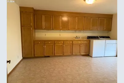 1344 Regency Dr, Eugene, OR 97401 - Photo 39