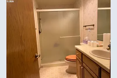 1344 Regency Dr, Eugene, OR 97401 - Photo 37