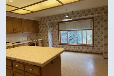 1344 Regency Dr, Eugene, OR 97401 - Photo 5