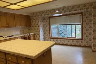 1344 Regency Dr, Eugene, OR 97401 - Photo 5