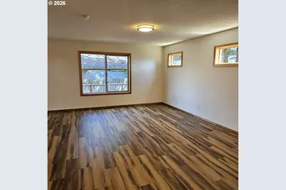 1713 E 11th St, Newberg, OR 97132 - Photo 5