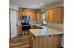 1713 E 11th St, Newberg, OR 97132 - Photo 3