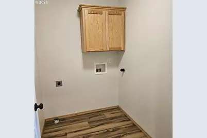 1713 E 11th St, Newberg, OR 97132 - Photo 11