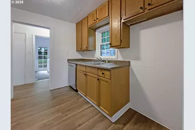 5906 NE Sumner St, Portland, OR 97218 - Photo 17