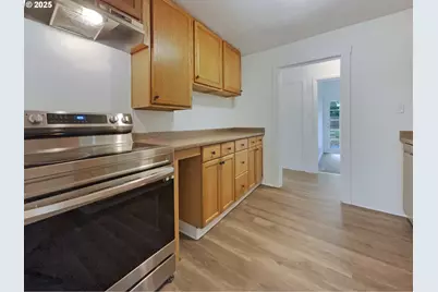 5906 NE Sumner St, Portland, OR 97218 - Photo 9