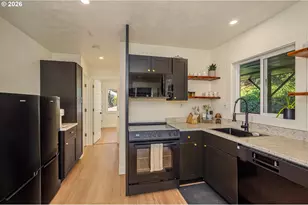 452 S 4th St, Springfield, OR 97477 - Photo 7