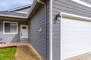 355 SE Juniper St, Mill City, OR 97360 - Photo 3