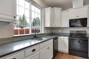 355 SE Juniper St, Mill City, OR 97360 - Photo 7