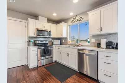 418 Sunset Ct, Amity, OR 97101 - Photo 9