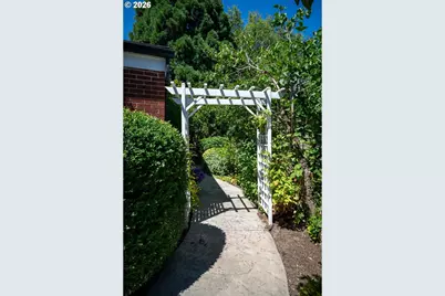 2815 NW Eastway Ct, Beaverton, OR 97006 - Photo 37