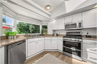 2815 NW Eastway Ct, Beaverton, OR 97006 - Photo 11