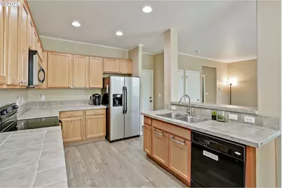 22908 NE Chinook St, Wood Village, OR 97060 - Photo 13