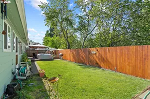 18385 SW Division St, Beaverton, OR 97078 - Photo 21