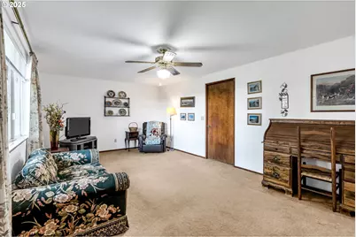 4885 NW Kahneeta Dr, Portland, OR 97229 - Photo 17