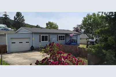 127 Clark St, Myrtle Creek, OR 97457 - Photo 1