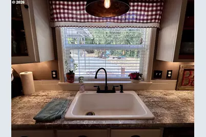 37303 Wallace Creek Rd, Springfield, OR 97478 - Photo 9