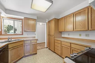 3921 N Clarey St, Eugene, OR 97402 - Photo 11
