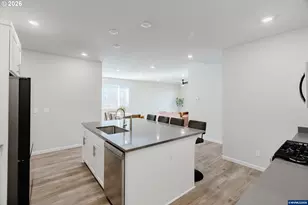 210 Walnut St, Mount Angel, OR 97362 - Photo 9