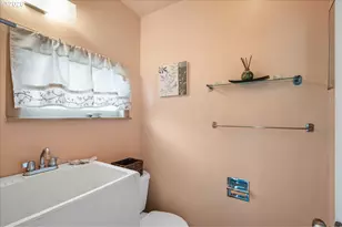 10831 NE Oregon St, Portland, OR 97220 - Photo 29