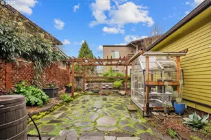 6044 SE Stark St, Portland, OR 97215 - Photo 37