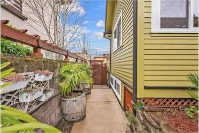 6044 SE Stark St, Portland, OR 97215 - Photo 41