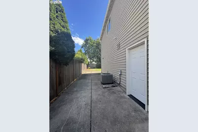 3988 Century Dr, Eugene, OR 97402 - Photo 43