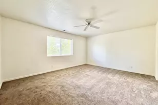 3988 Century Dr, Eugene, OR 97402 - Photo 21