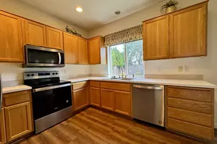 3988 Century Dr, Eugene, OR 97402 - Photo 13