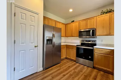 3988 Century Dr, Eugene, OR 97402 - Photo 11