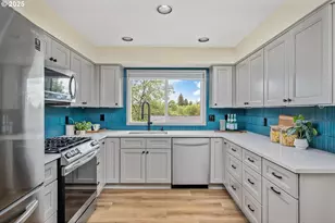 2823 SW Orchard Hill Pl, Lake Oswego, OR 97035 - Photo 7