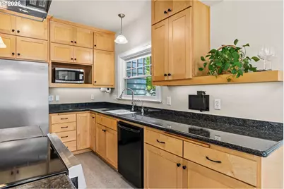 1960 Alder St, Eugene, OR 97405 - Photo 3