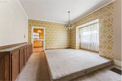 9424 N Polk Ave, Portland, OR 97203 - Photo 7