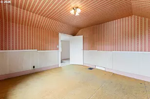 9424 N Polk Ave, Portland, OR 97203 - Photo 17