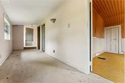 9424 N Polk Ave, Portland, OR 97203 - Photo 15