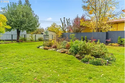 335 N H St, Cottage Grove, OR 97424 - Photo 41