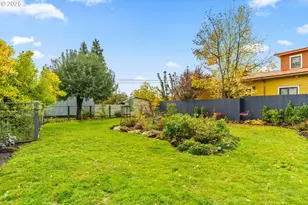 335 N H St, Cottage Grove, OR 97424 - Photo 37