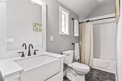 335 N H St, Cottage Grove, OR 97424 - Photo 29