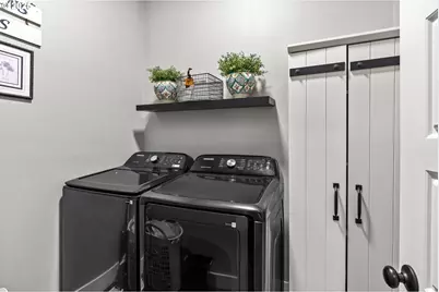 335 N H St, Cottage Grove, OR 97424 - Photo 23