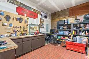 335 N H St, Cottage Grove, OR 97424 - Photo 45